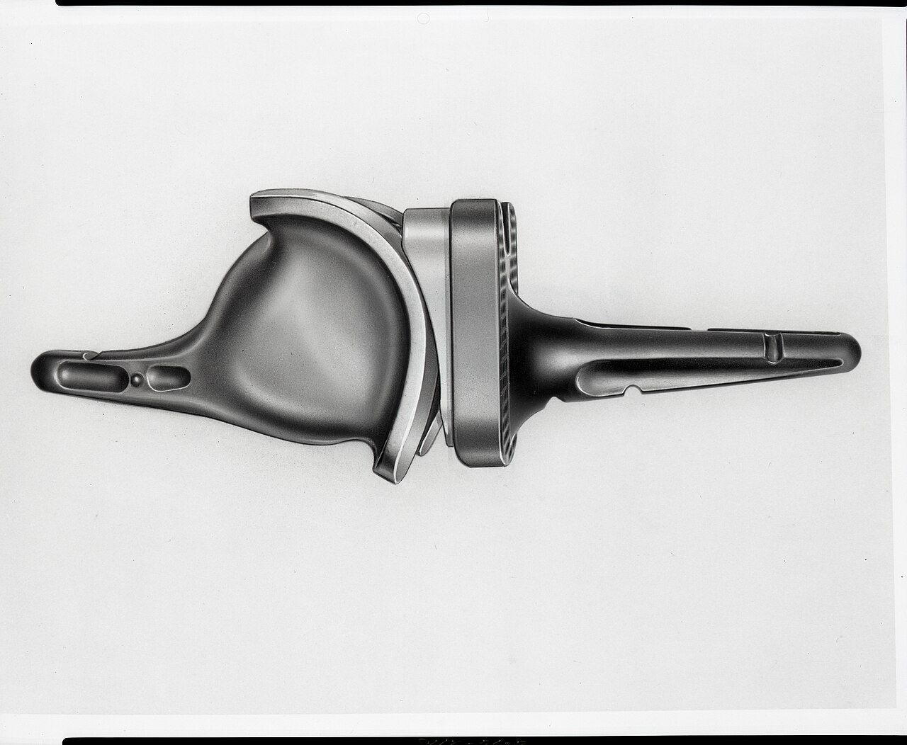 Kniegelenkprothese aus Metall, Aufsicht