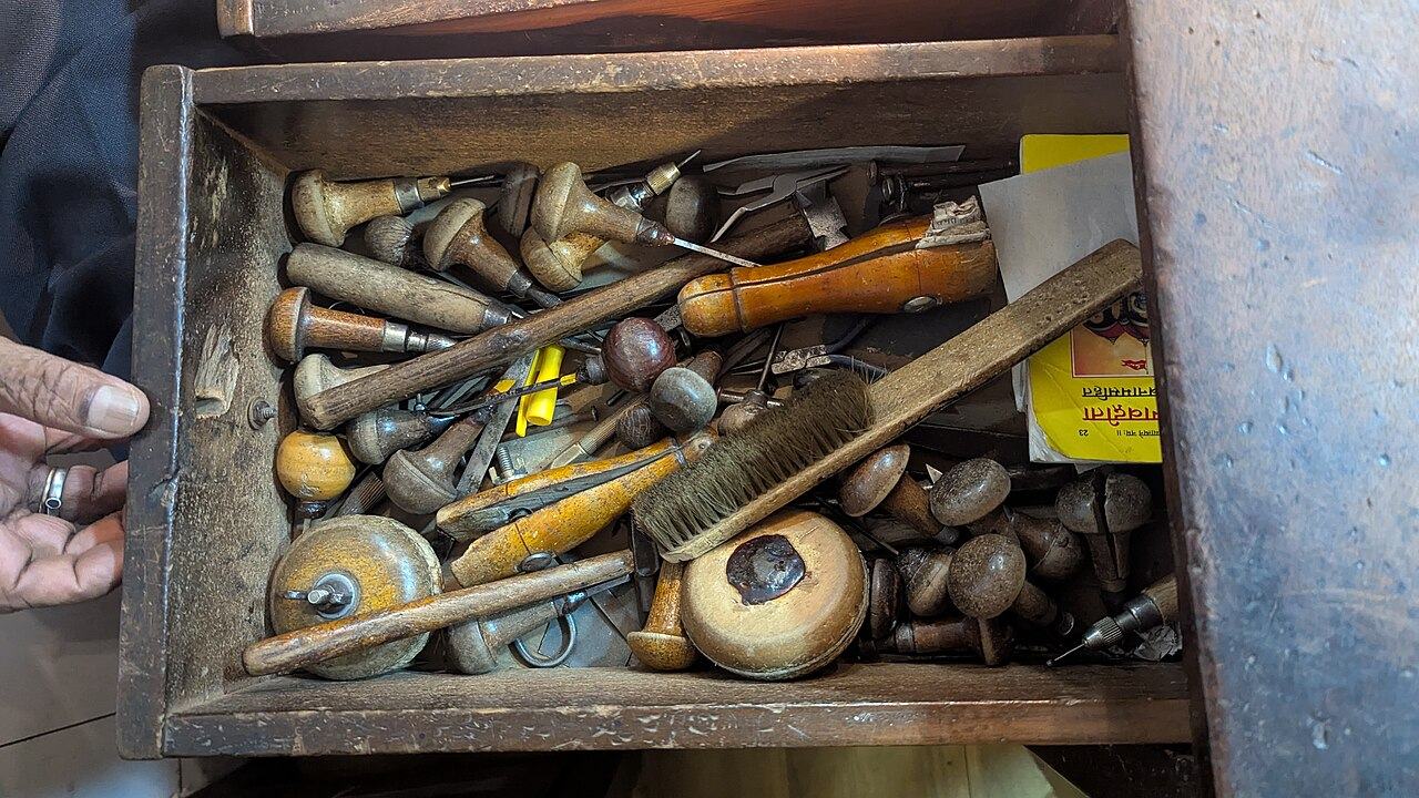 Werkzeugschublade eines Goldschmieds