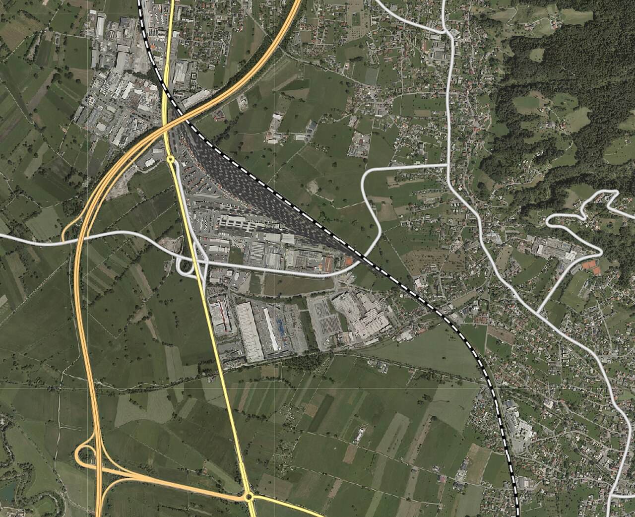 Satellitenbild eines Güterbahnhofs mit Straßennetz