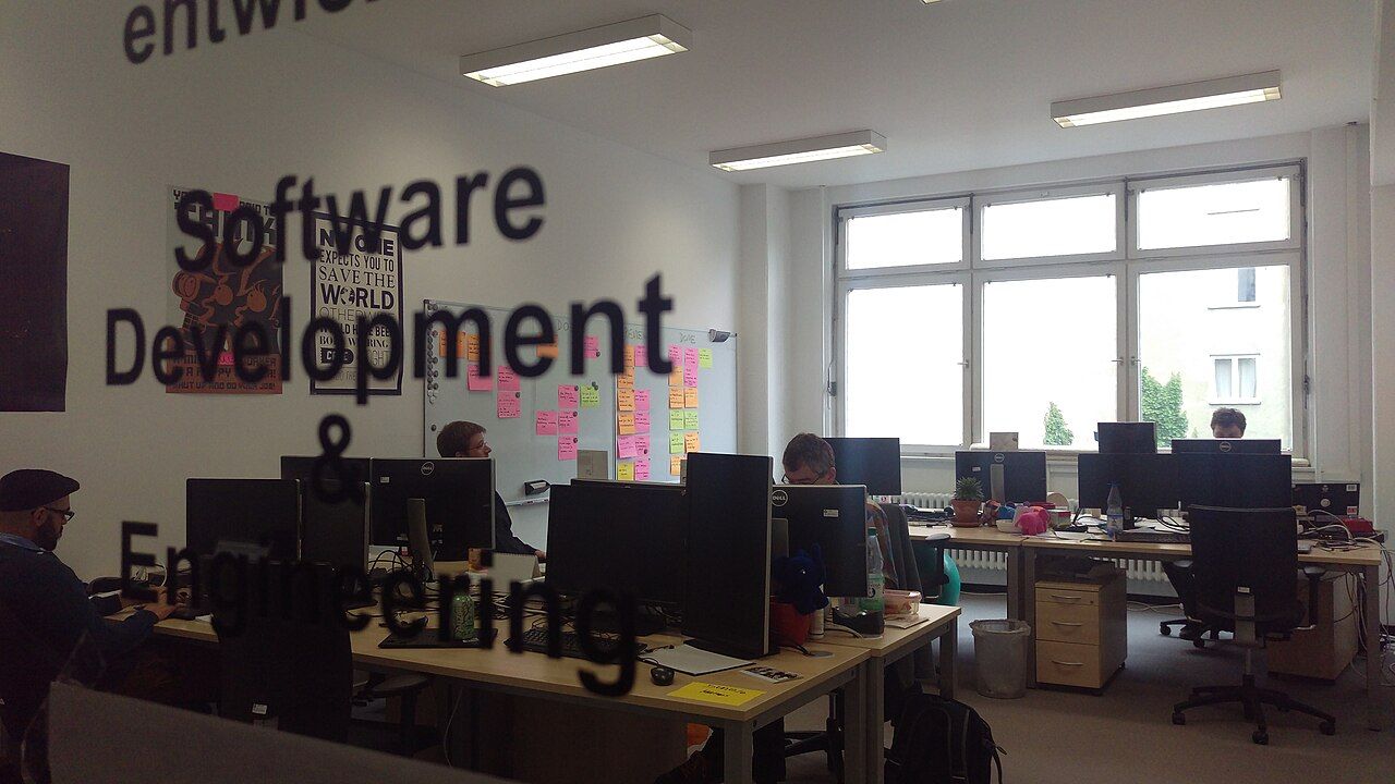 Großraumbüro für Softwareentwicklung
