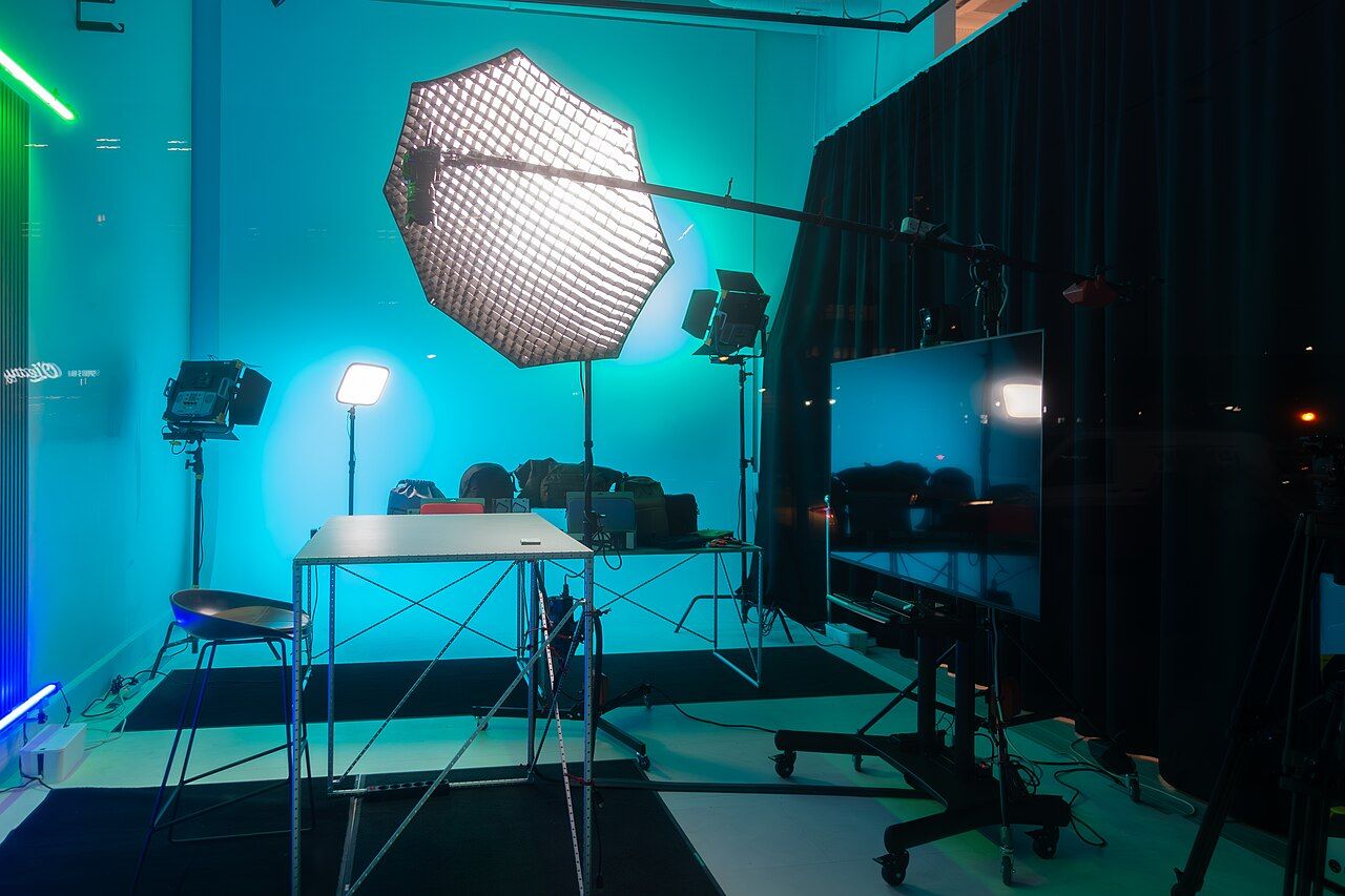 Fotostudio mit Dauerlicht und Hintergrund