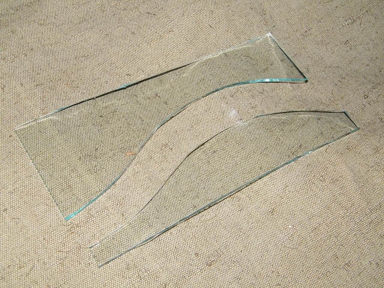 Zugeschnittene Glasstücke