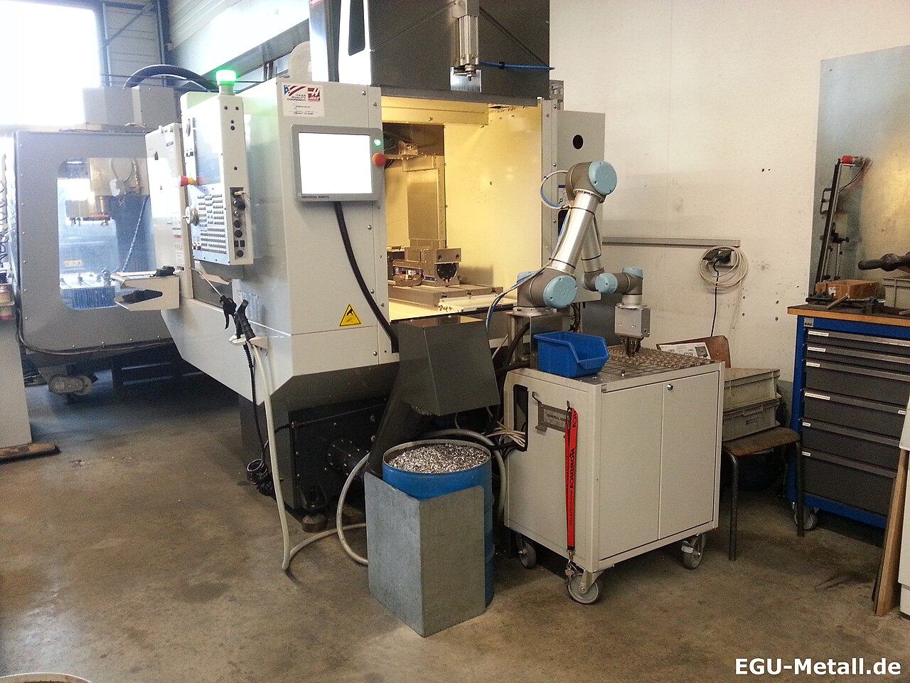 CNC-Fräsmaschine mit Roboterautomatisierung