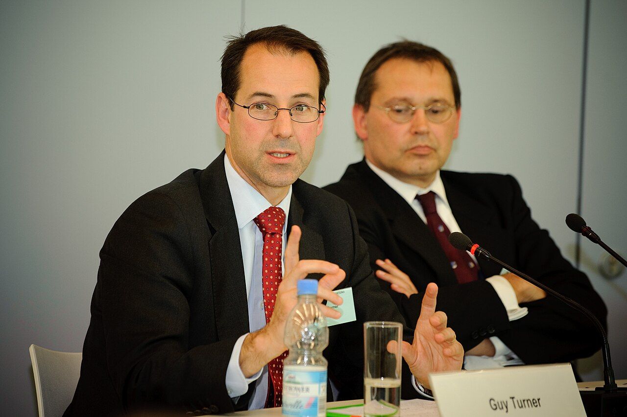 Gesprächsrunde bei einer Podiumsdiskussion