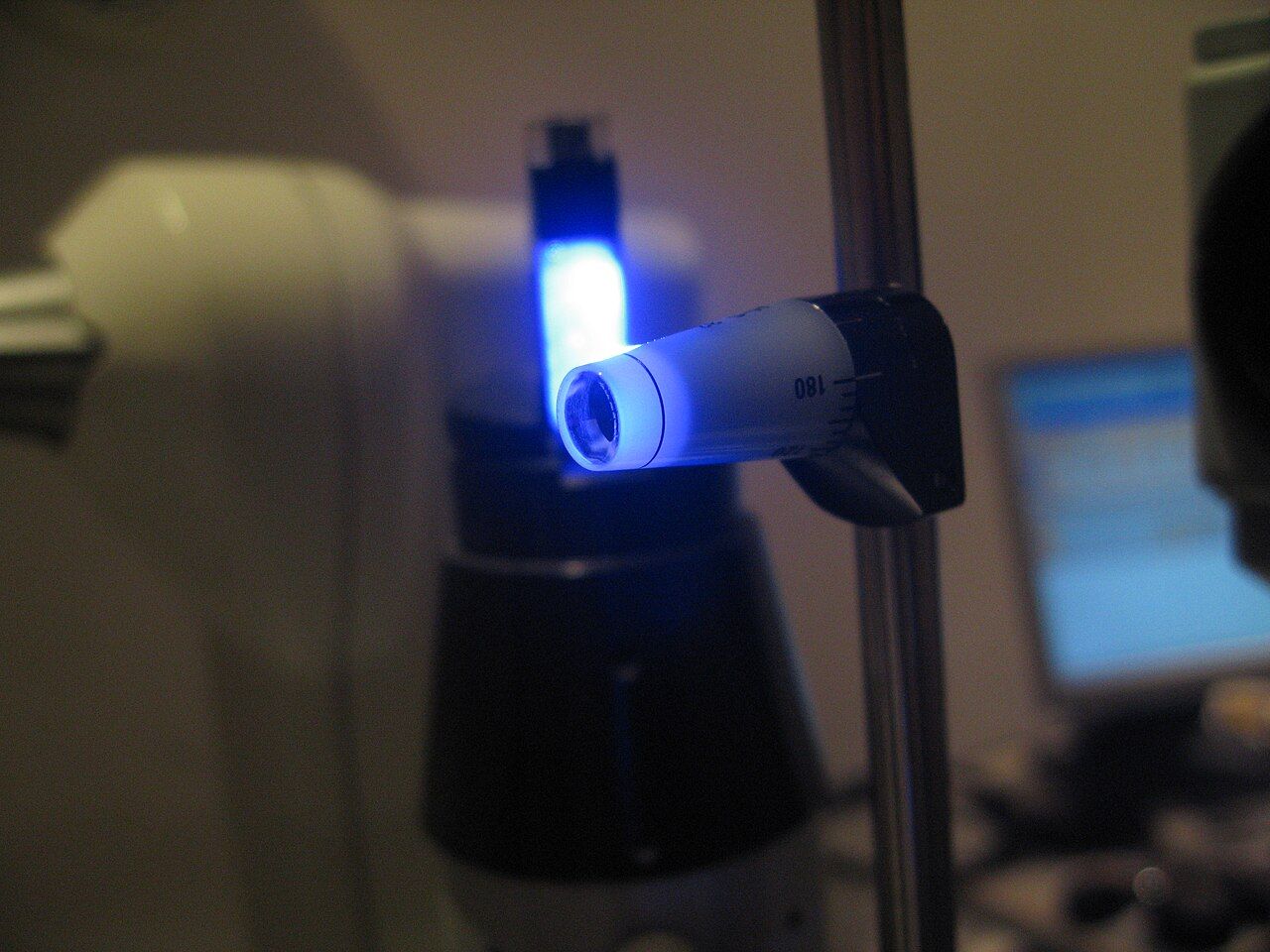 Spaltlampe für die Augenuntersuchung