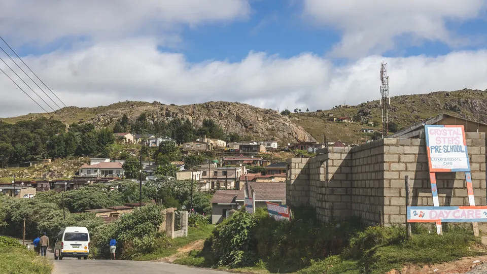Dorf in den Bergen von Eswatini