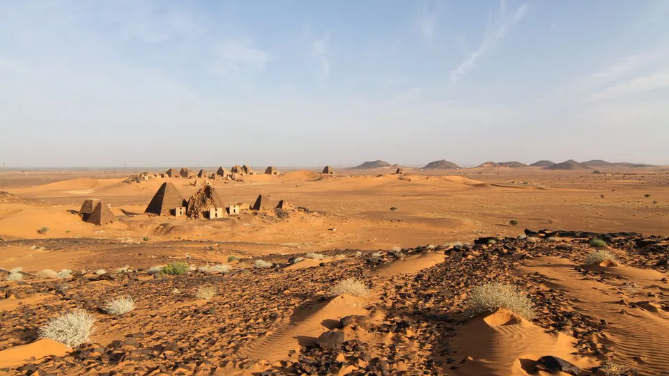Pyramiden von Meroe in der Wüste, Sudan.